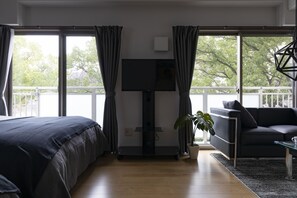 Zimmer (Western, 302) | Schreibtisch, laptopgeeigneter Arbeitsplatz, Verdunkelungsvorhänge