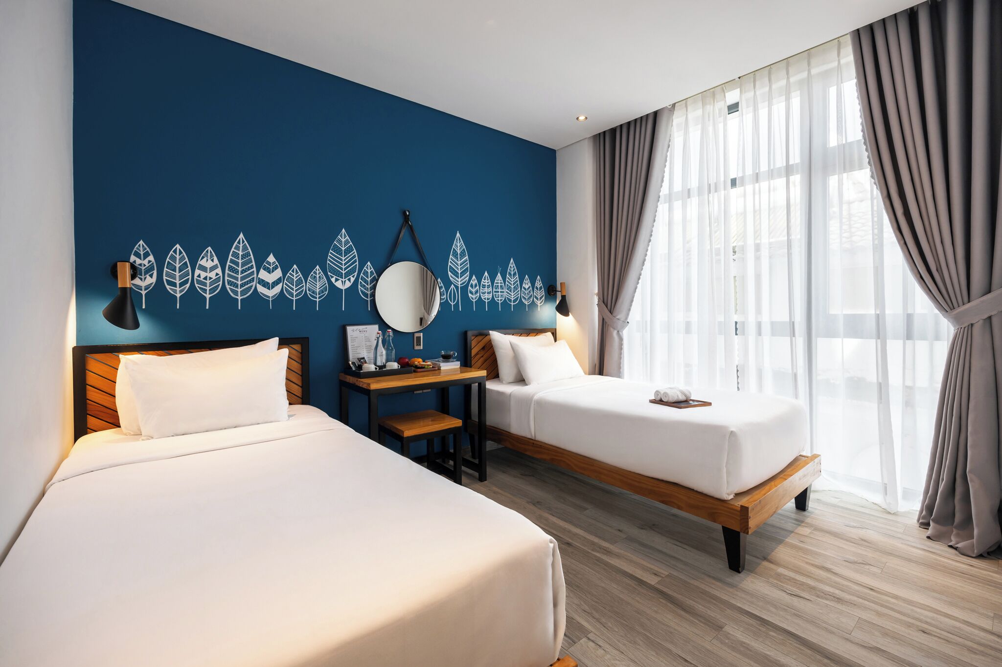 Standard-Doppel- oder -Zweibettzimmer | Hochwertige Bettwaren, individuell eingerichtet, Schreibtisch