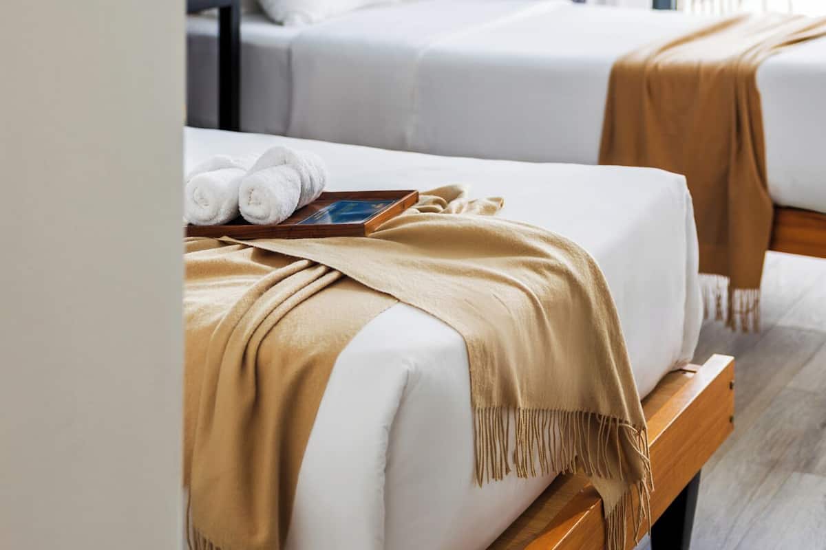 Superior Double or Twin Room | Peralatan tempat tidur premium, dilengkapkan perabot secara berasingan