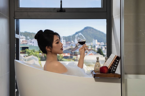 Premium Double Room | Bathroom amenities | Separate bathtub and shower, rainfall showerhead, designer toiletries - Canary Dalat Hotel (Da Lat)