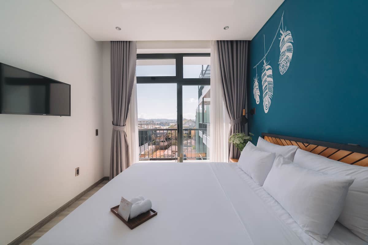 Superior Double Room | Premium bedding, individually furnished, desk, blackout drapes