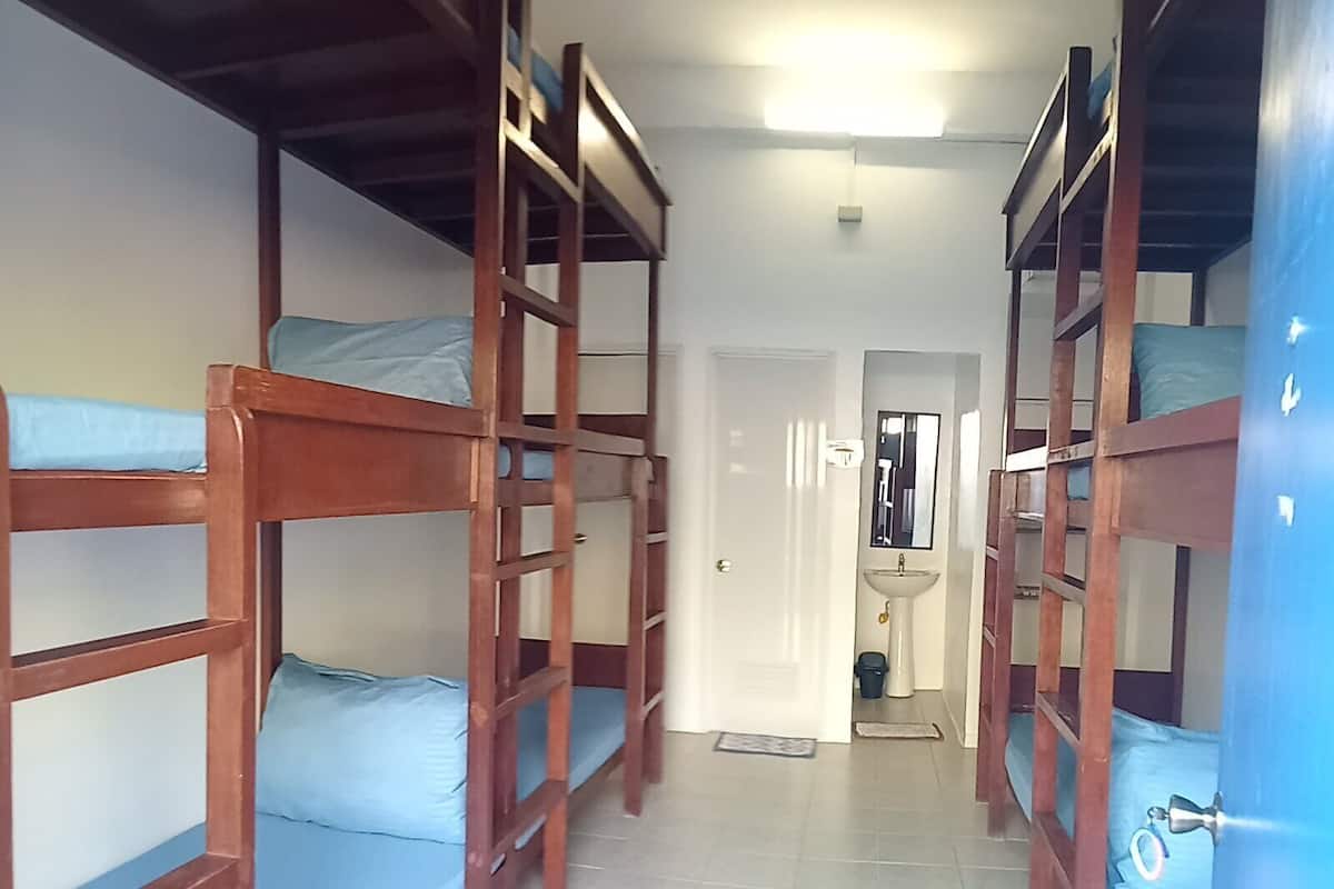 Dormitory/ Group Room | Free WiFi