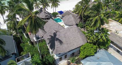 Yellow Card Apartment & Bungalow