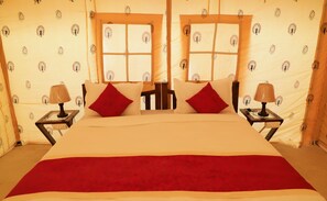 Deluxe Tent | Living area - Singh's Royal Desert Resort (Jaisalmer)