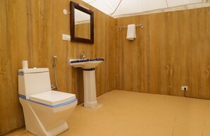 Deluxe-Zelt | Badezimmer | Dusche, kostenlose Toilettenartikel, Haartrockner, Handtücher