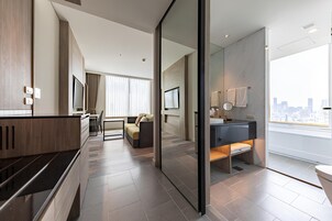 Deluxe Triple Room | In-room safe, blackout drapes, soundproofing, free WiFi