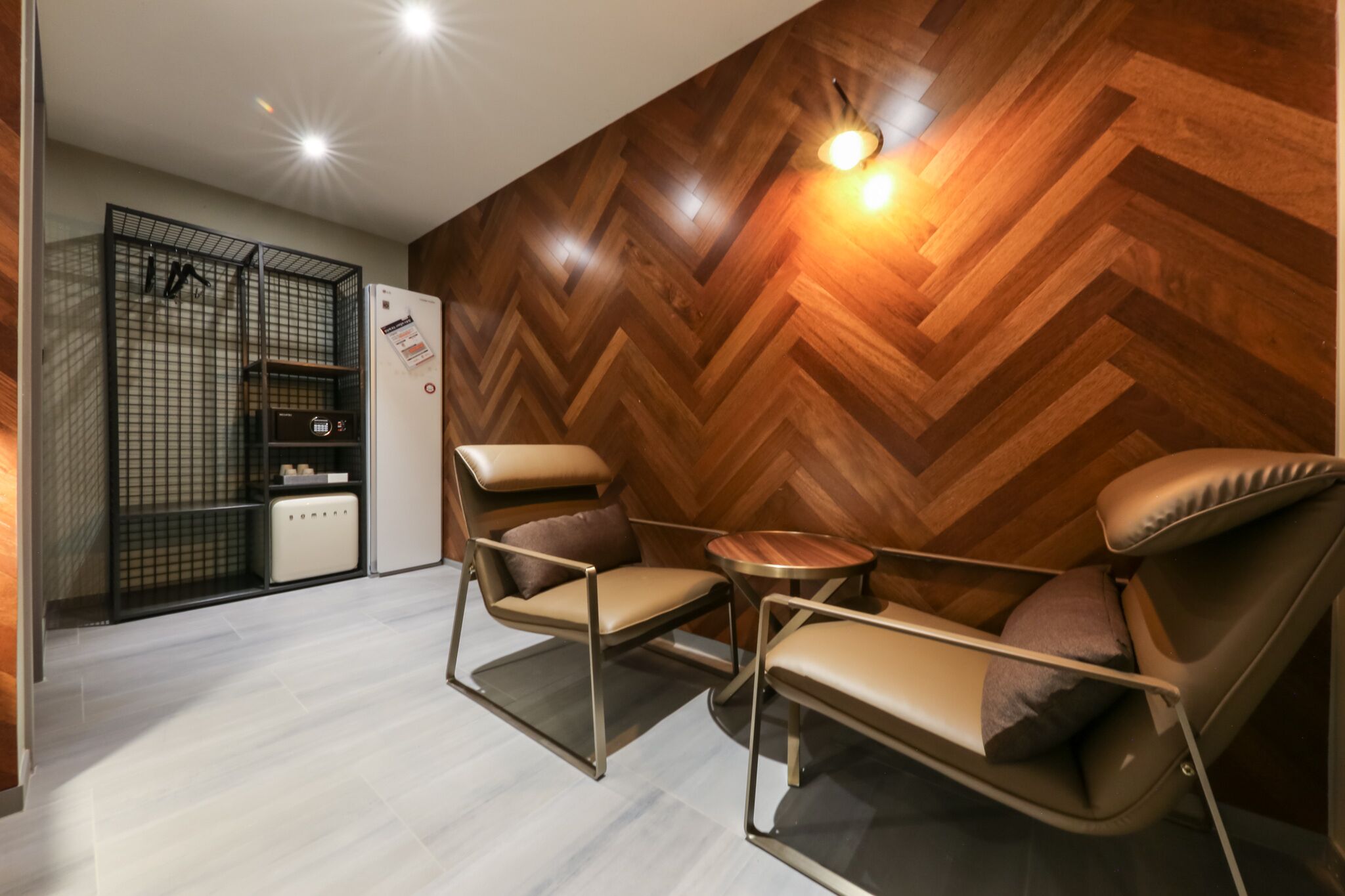 family room | 1 bedroom, individually decorated, individually furnished