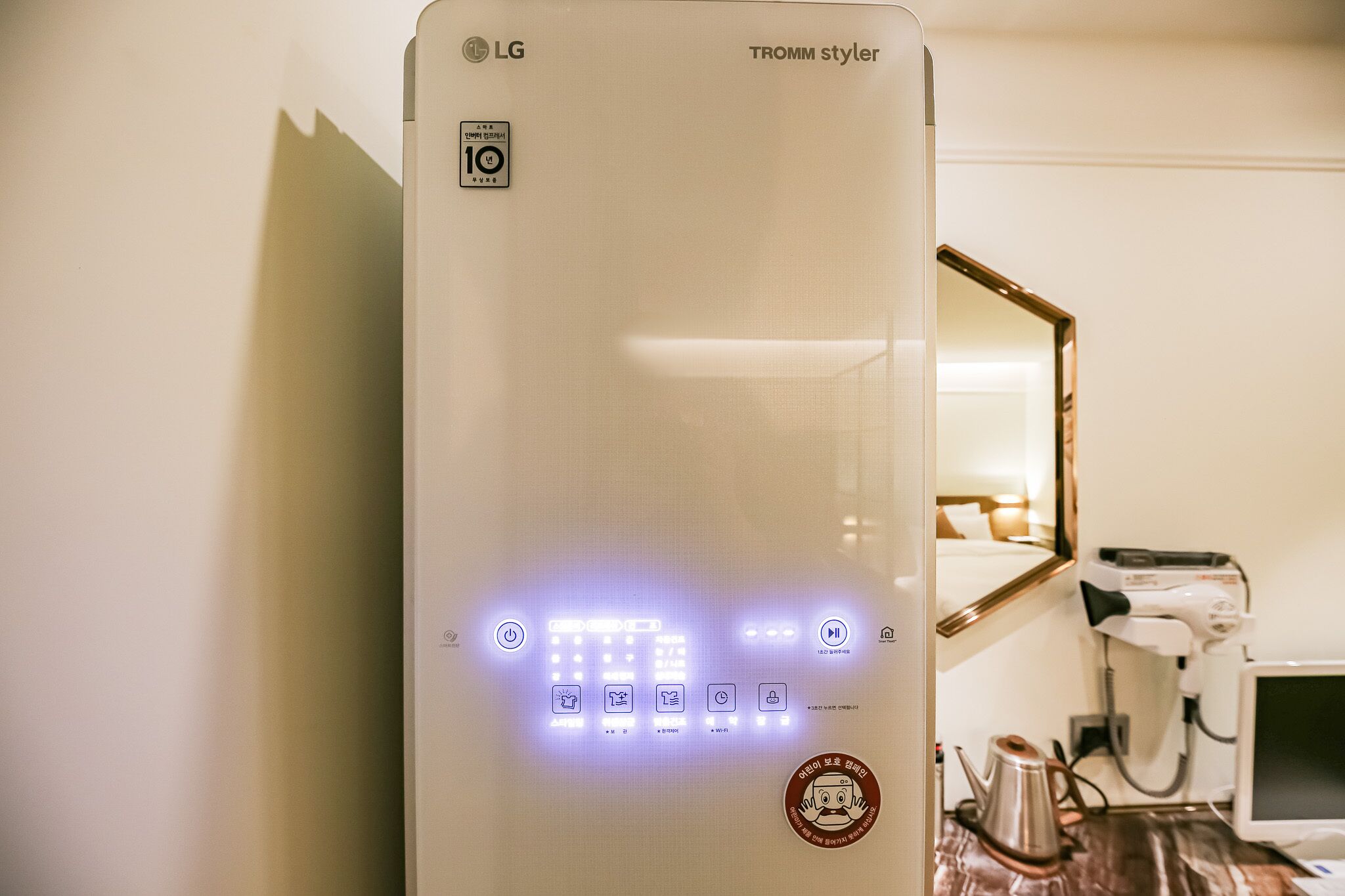 1 bedroom, individually decorated, individually furnished