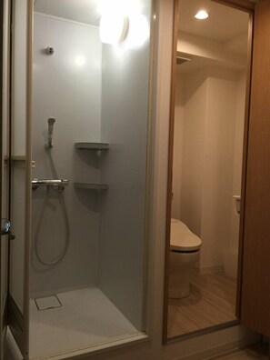 Appartamento, 2 camere da letto (4F) | Bagno | Doccia, doccia idromassaggio, asciugacapelli, pantofole