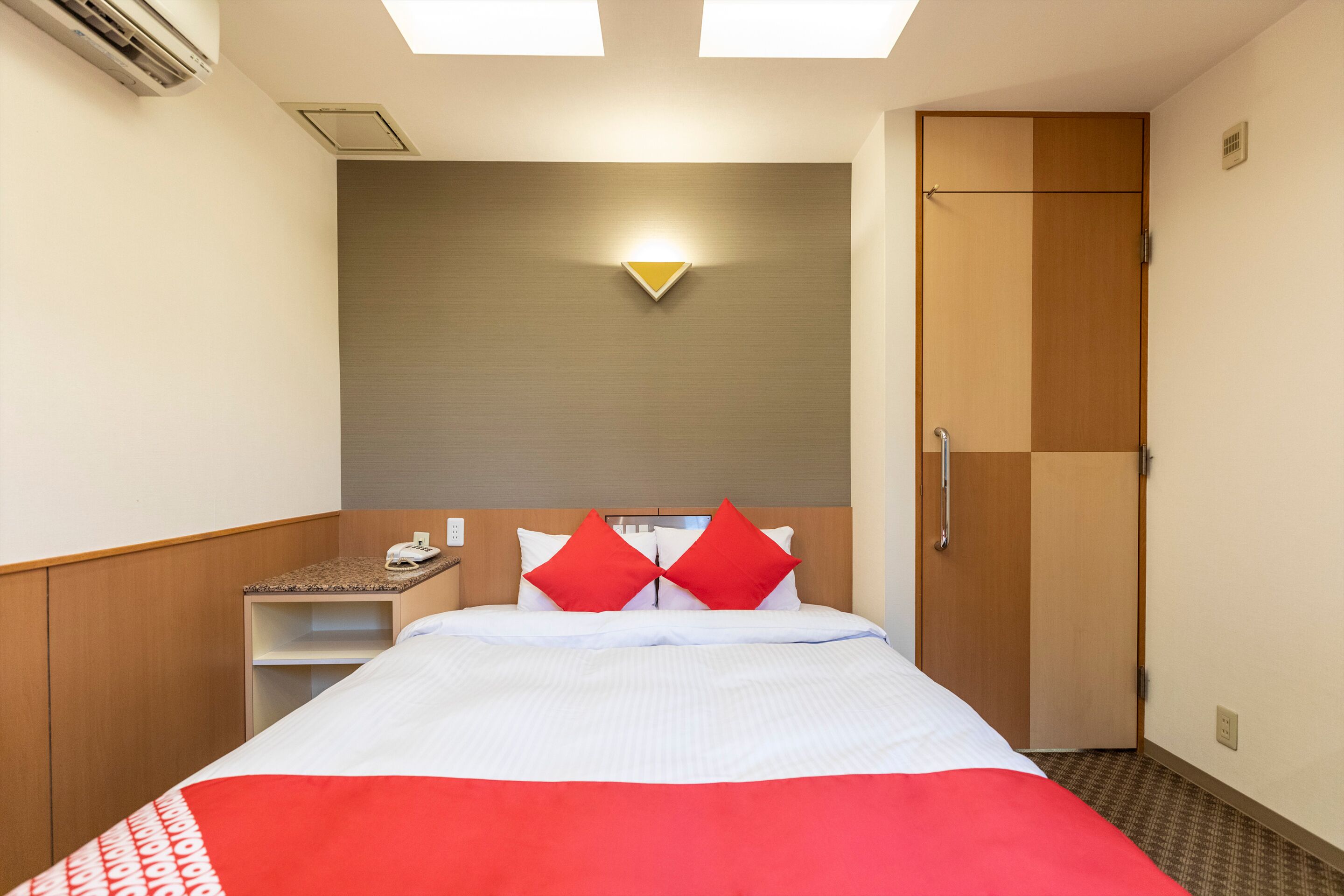 double room, non smoking | desk, free wifi, bed sheets