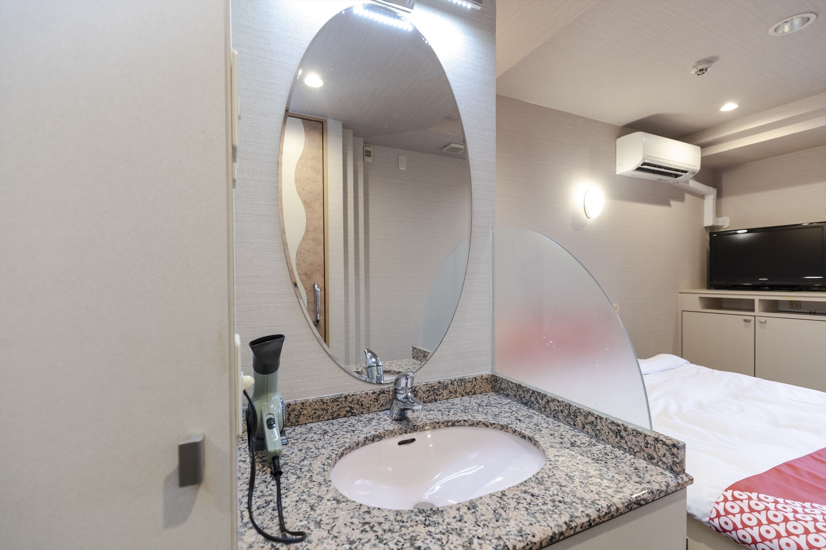 double room, smoking | bathroom | combined shower/bathtub, deep-soaking bathtub, hair dryer, towels