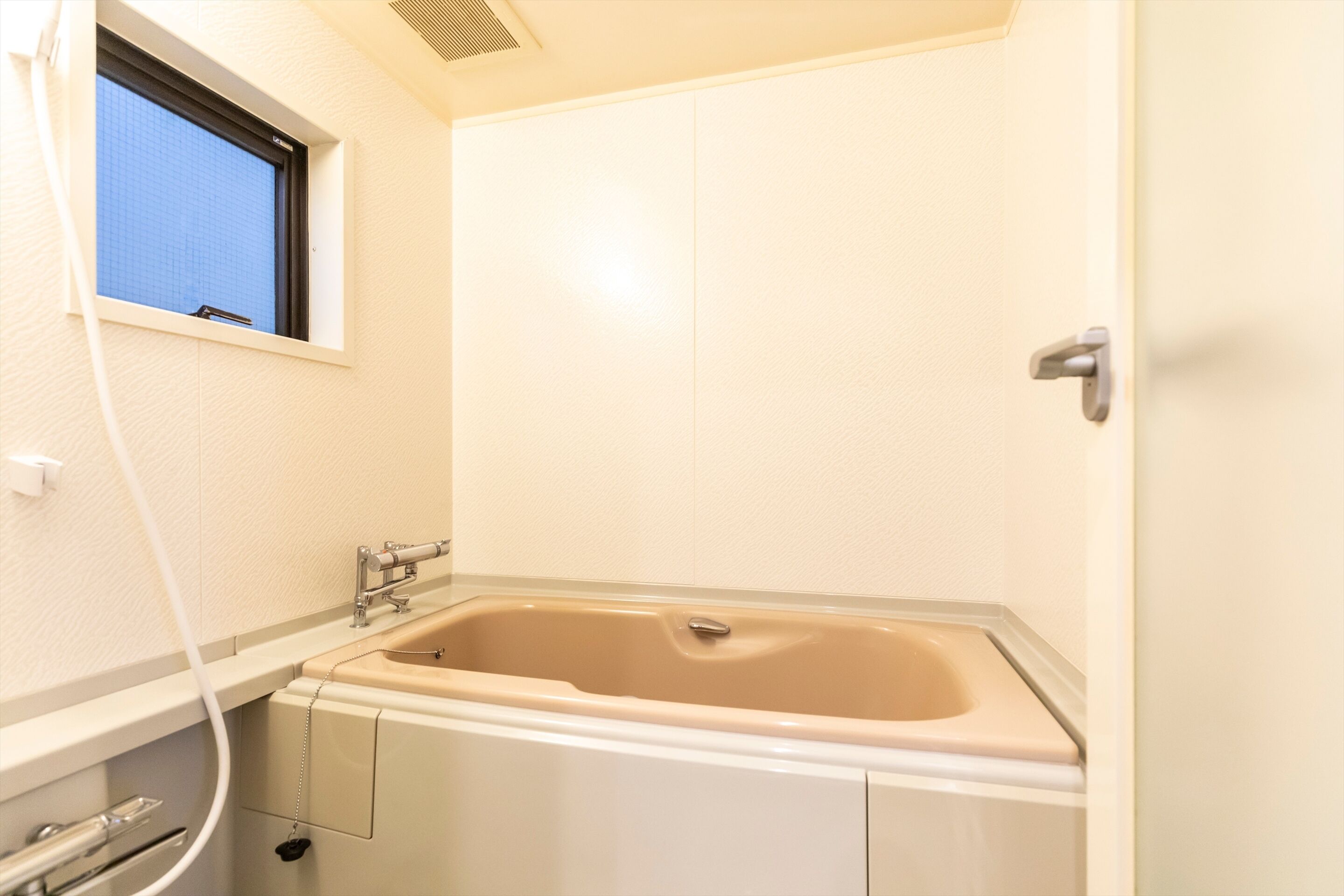 double room, non smoking | bathroom | combined shower/bathtub, deep-soaking bathtub, hair dryer, towels