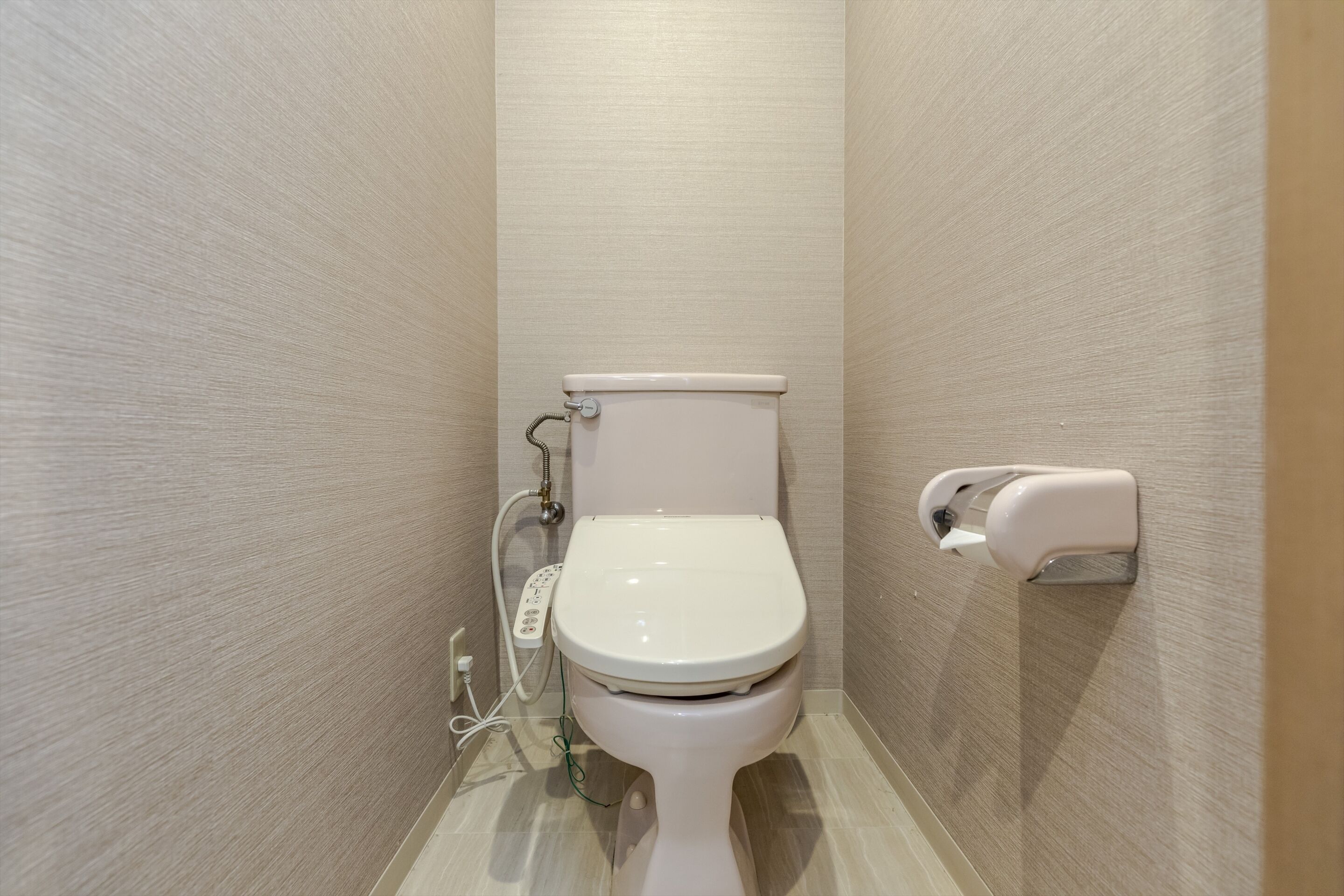 double room, smoking | bathroom | combined shower/bathtub, deep-soaking bathtub, hair dryer, towels