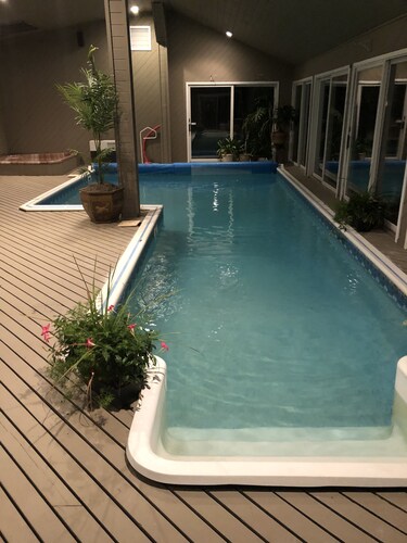 Sisäuima-allas porealtaalla