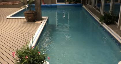 Sisäuima-allas porealtaalla