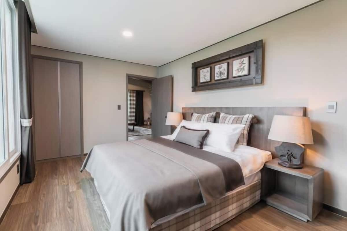 3 bedrooms, premium bedding, individually decorated