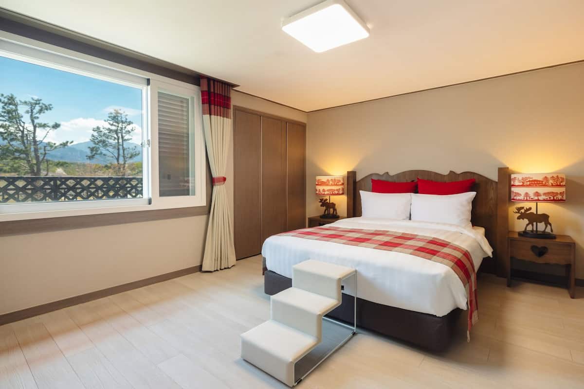 3 bedrooms, premium bedding, individually decorated