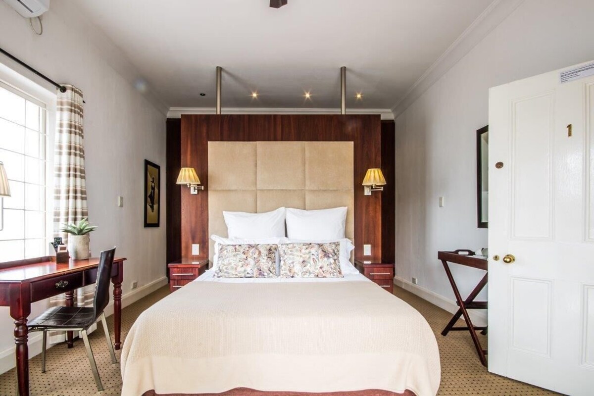 Quarto casal | Wi-Fi de cortesia, roupa de cama