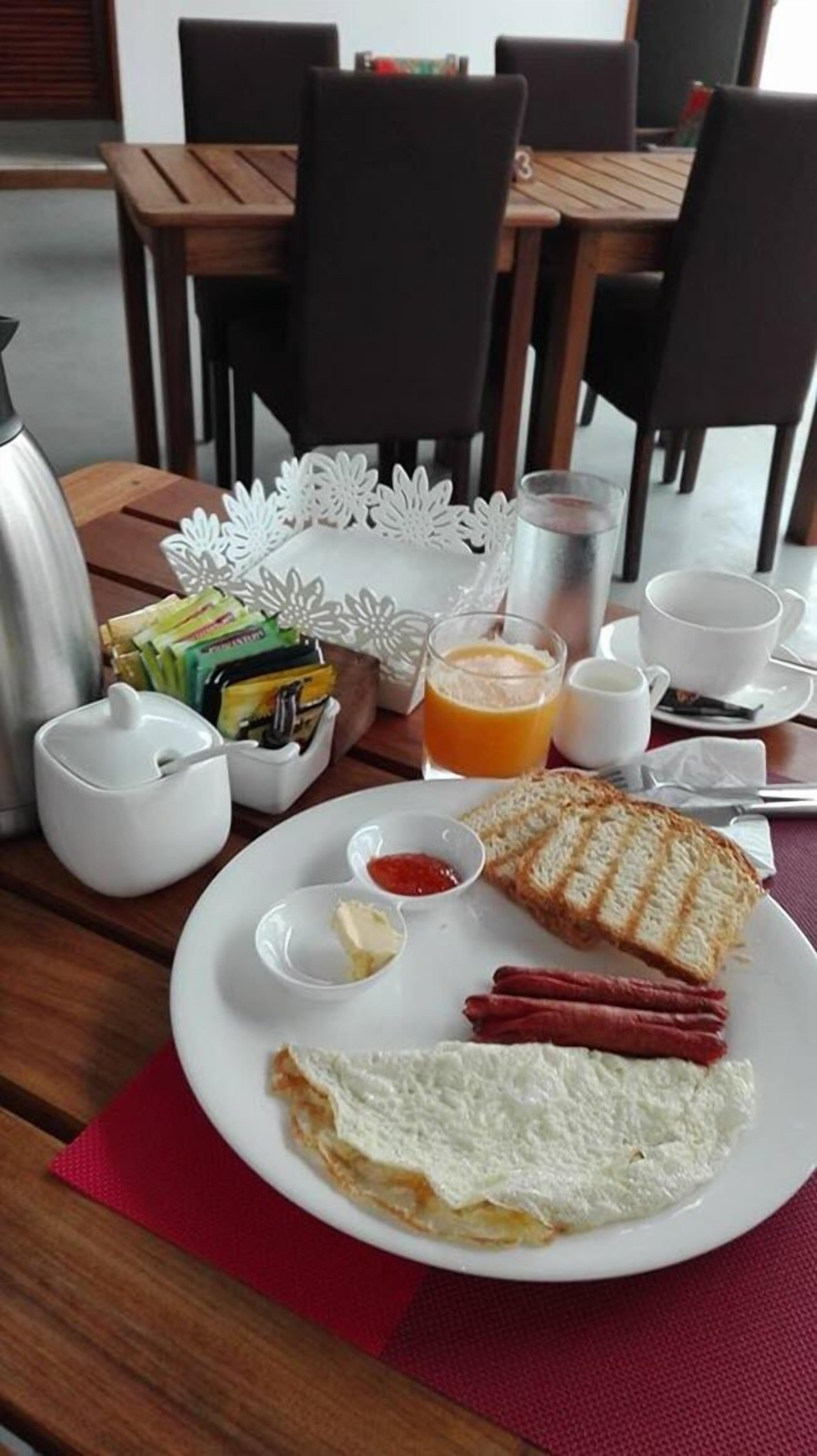 free daily english breakfast