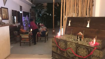 Breakfast, lunch, dinner served; local and international cuisine