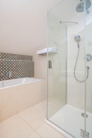 Apartment (#11) | Bathroom | Free toiletries, hair dryer, heated floors, towels