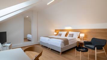 Double or Twin Room (#12) | Premium bedding, minibar, in-room safe, desk