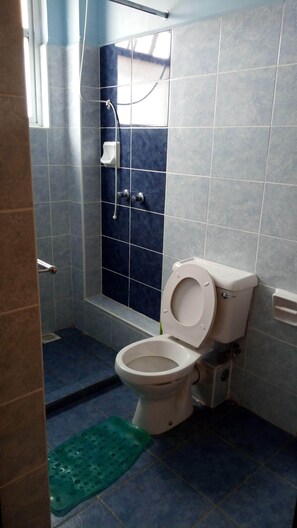 Shower - Mtwapa holiday apartments (Mtwapa)