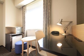 Desk, laptop workspace, free WiFi, bed sheets - Richmond Hotel Tokyo Suidobashi (Tokyo)
