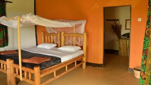 Premium bedding, desk, laptop workspace, blackout curtains - Twiga Tales Safari (Pakwach)