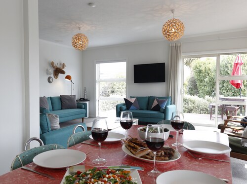 The Clearwater Cottage - Te Anau Holiday Home