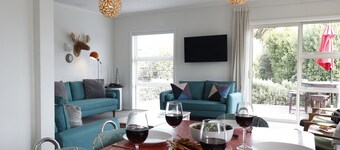 The Clearwater Cottage - Te Anau Holiday Home