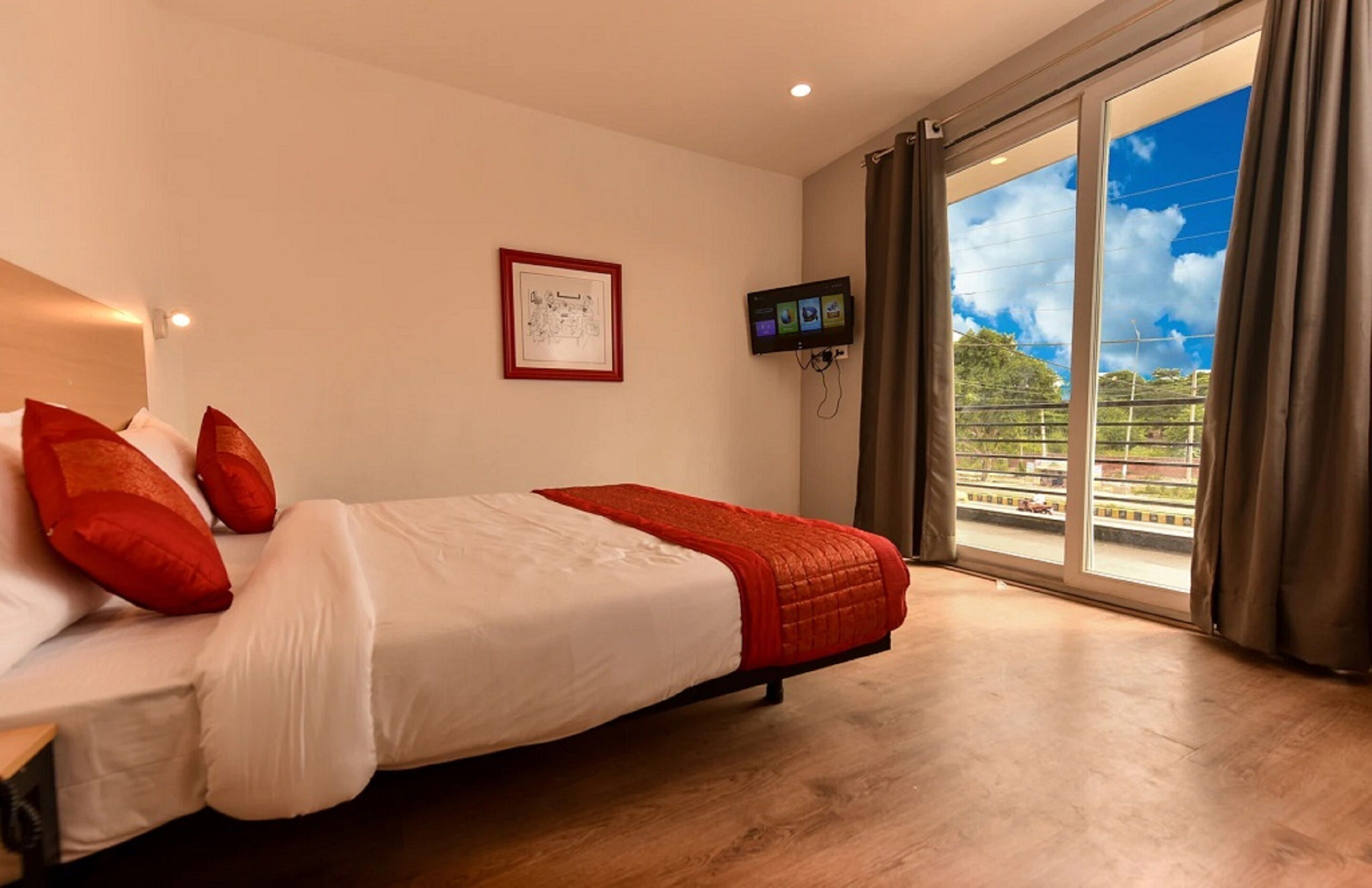 1 bedroom, Egyptian cotton sheets, premium bedding, down duvets