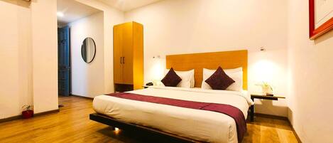 Deluxe Room with Balcony and WI-fi | 1 bedroom, Egyptian cotton sheets, premium bedding, down comforters