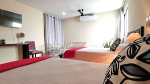 Double Room | Desk, blackout drapes, iron/ironing board (on request), WiFi (free) - Hotel Casa Pellegrin (Mérida)