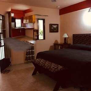 Individually decorated, individually furnished, desk, blackout drapes - Hotel Casa Pellegrin (Mérida)