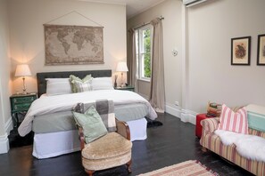 2 bedrooms, iron/ironing board, WiFi, bed sheets - Villa Akaroa - Akaroa Pet Friendly Holiday Home (Akaroa)