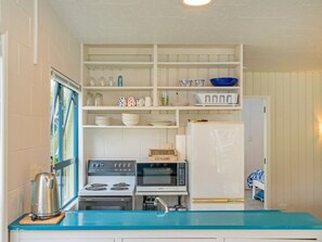 Kjøleskap, mikrobølgeovn, ovn og brødrister