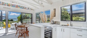 Captains Bach at Cooks - Upstairs Holiday Unit