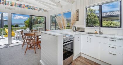 Captains Bach at Cooks - Upstairs Holiday Unit