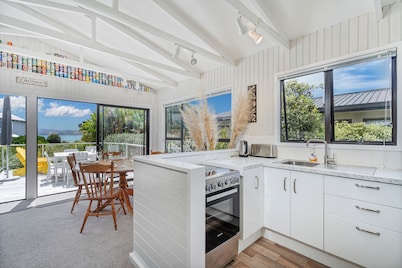 Captains Bach at Cooks - Upstairs Holiday Unit