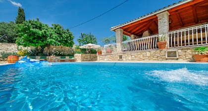 Beheizter Pool, Bootsfahrten, Grill, WiFi, Fahrräder, Tischtennis