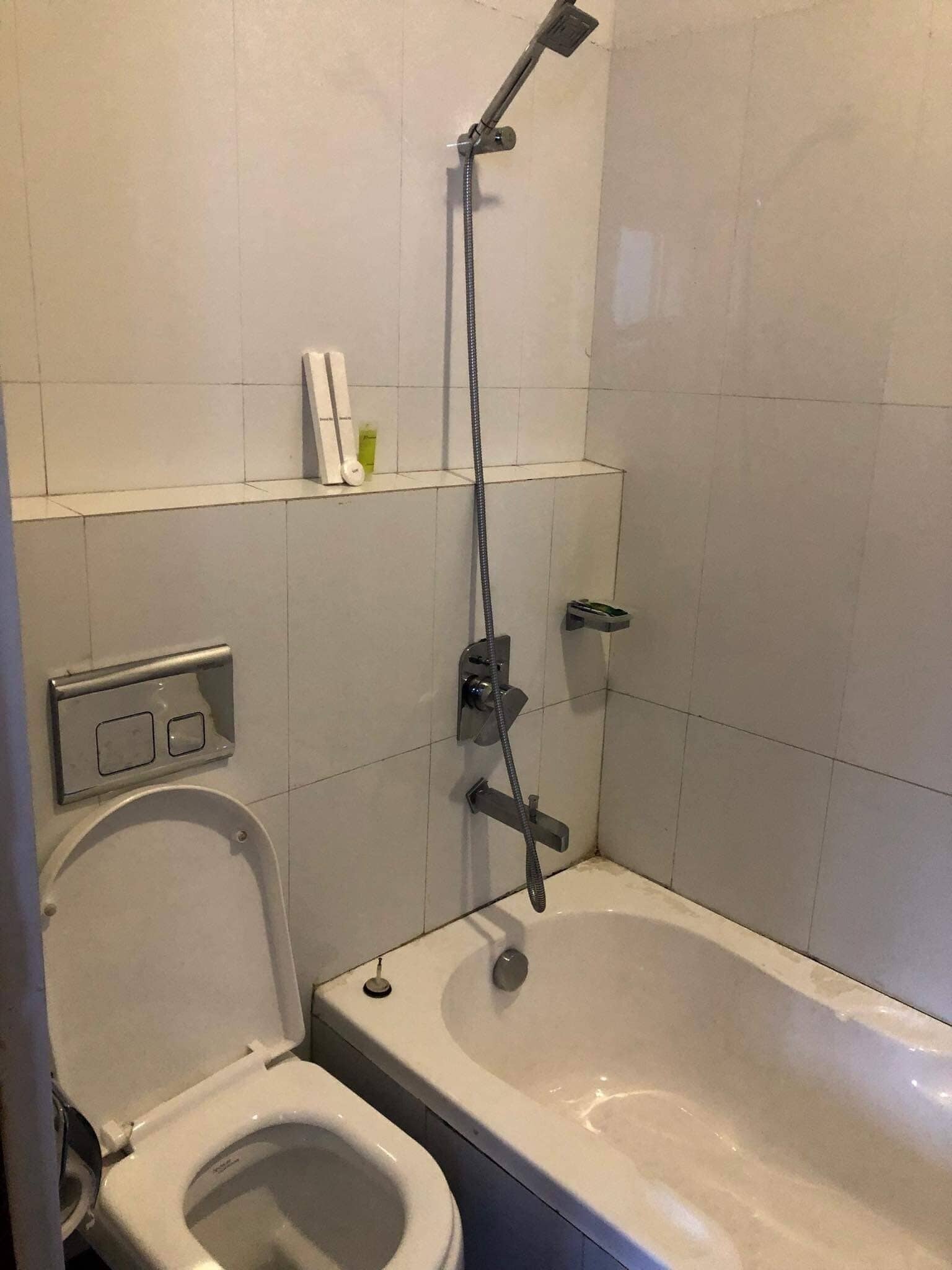 Deluxe Double Room | Bathroom | Shower, rainfall showerhead, slippers, towels