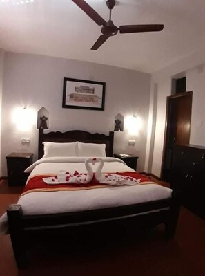 Bureau, espace de travail pour ordinateur portable