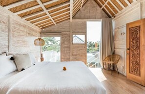 5 bedrooms, in-room safe, free WiFi, bed sheets