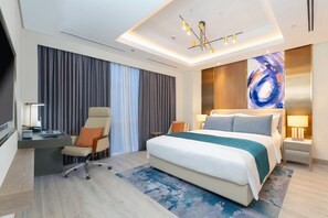 Minibar, in-room safe, laptop workspace, blackout drapes