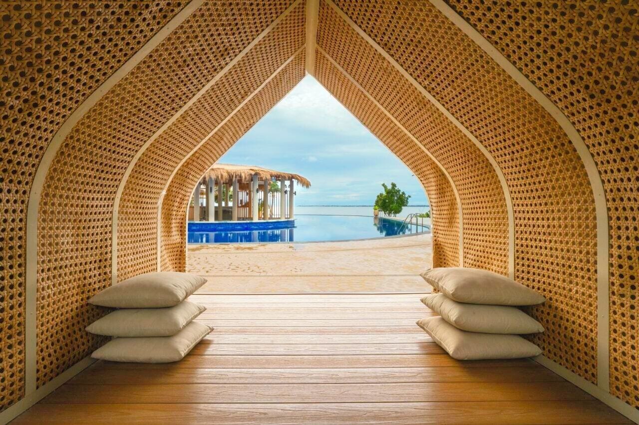 Private beach nearby, free beach shuttle, free beach cabanas