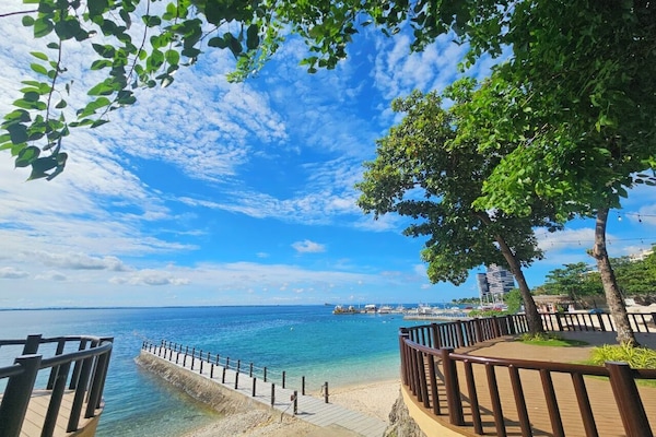 Private beach nearby, free beach shuttle, free beach cabanas