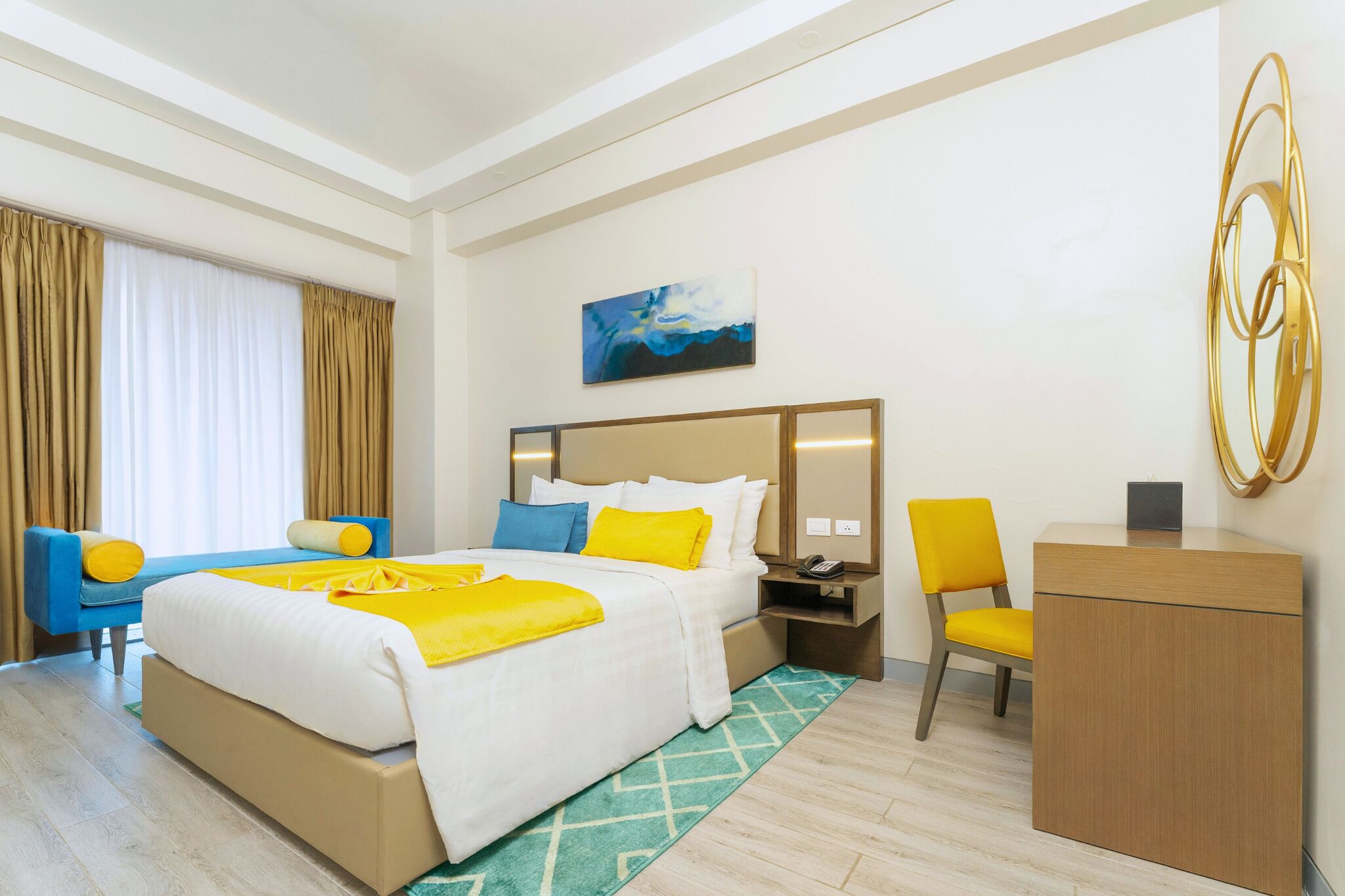 Junior Suite | Minibar, in-room safe, laptop workspace, blackout drapes