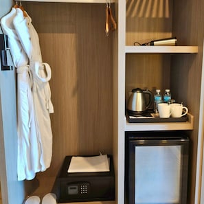 Deluxe Premier Room | Wardrobe