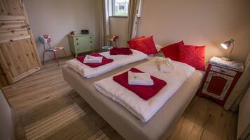 Apartment, 3 Bedrooms | 3 bedrooms, blackout drapes, free WiFi, bed sheets